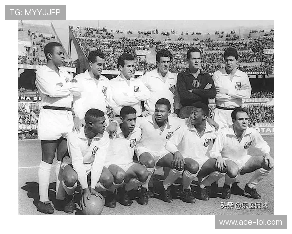 足球场上英勇倒下的球星们：他们的离世与赛场的永恒传奇