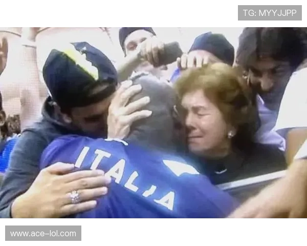 足球场上球星女友是谁揭秘 球员私生活背后的女人们精彩故事