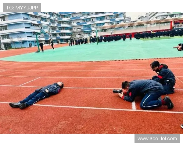 足球球星如何通过卓越的观察力提升比赛表现与决策能力 足球球星如何通过卓越的观察力提升比赛表现与决策能力